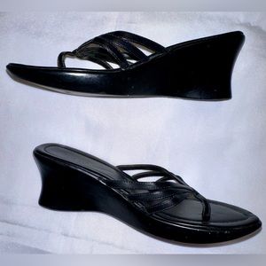 Kenneth Cole black wedge sandals